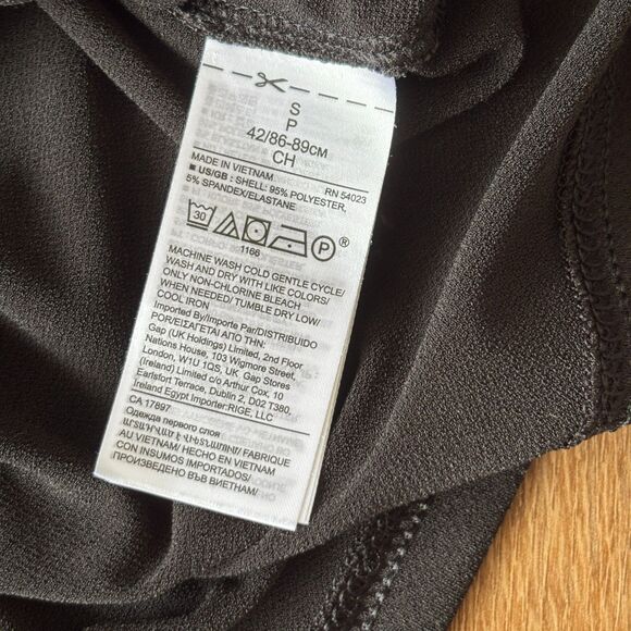 Banana Republic Sleeveless Black Criss Cross Front Top - Size Small - Picture 4 of 7